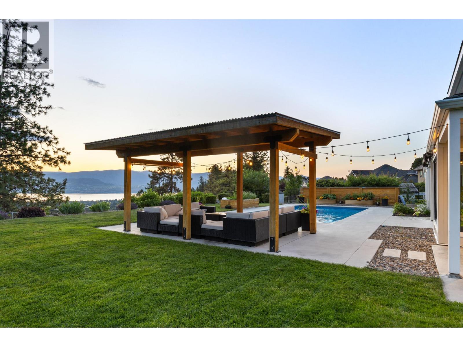 1476 Westridge Ct, Kelowna, BC V1W 3B5