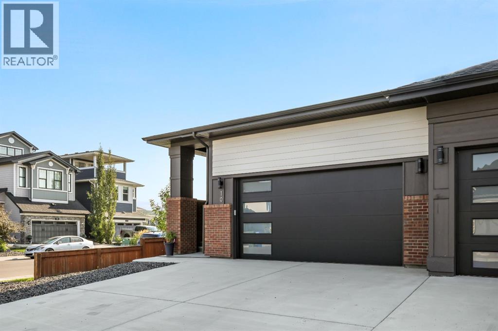 10 Cranbrook Common SE, Calgary, AB T3M 3C2