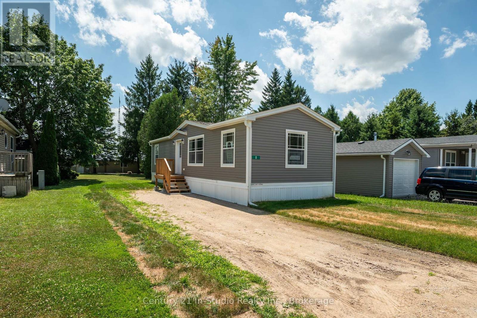 8 Sussex Sq, Georgian Bluffs, ON N4K 5N5