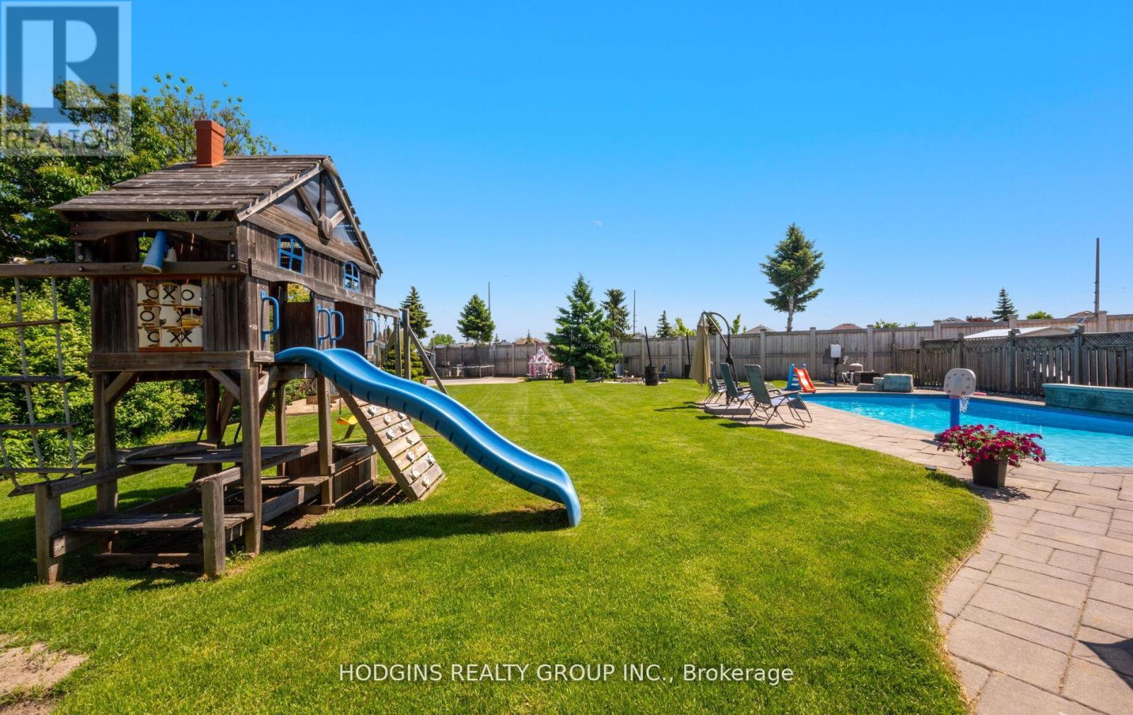1376 Avon Dr, Mississauga, ON L5N 7Z3