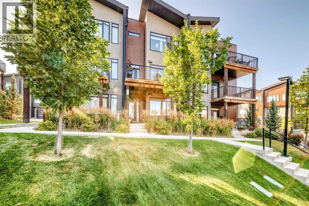 17 Royal Elm Grn NW, Calgary, AB T3G 0G8