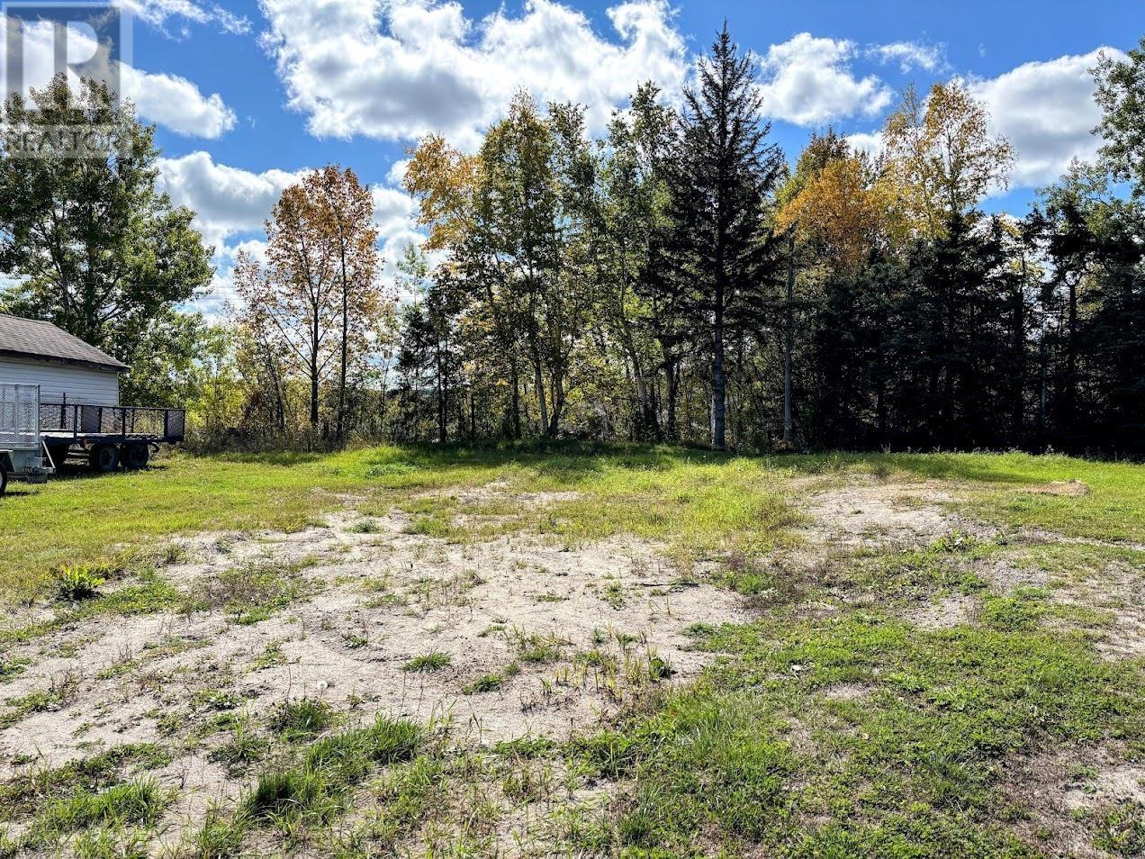 5 Kinglet Pl, Manitouwadge, ON P0T 2C0