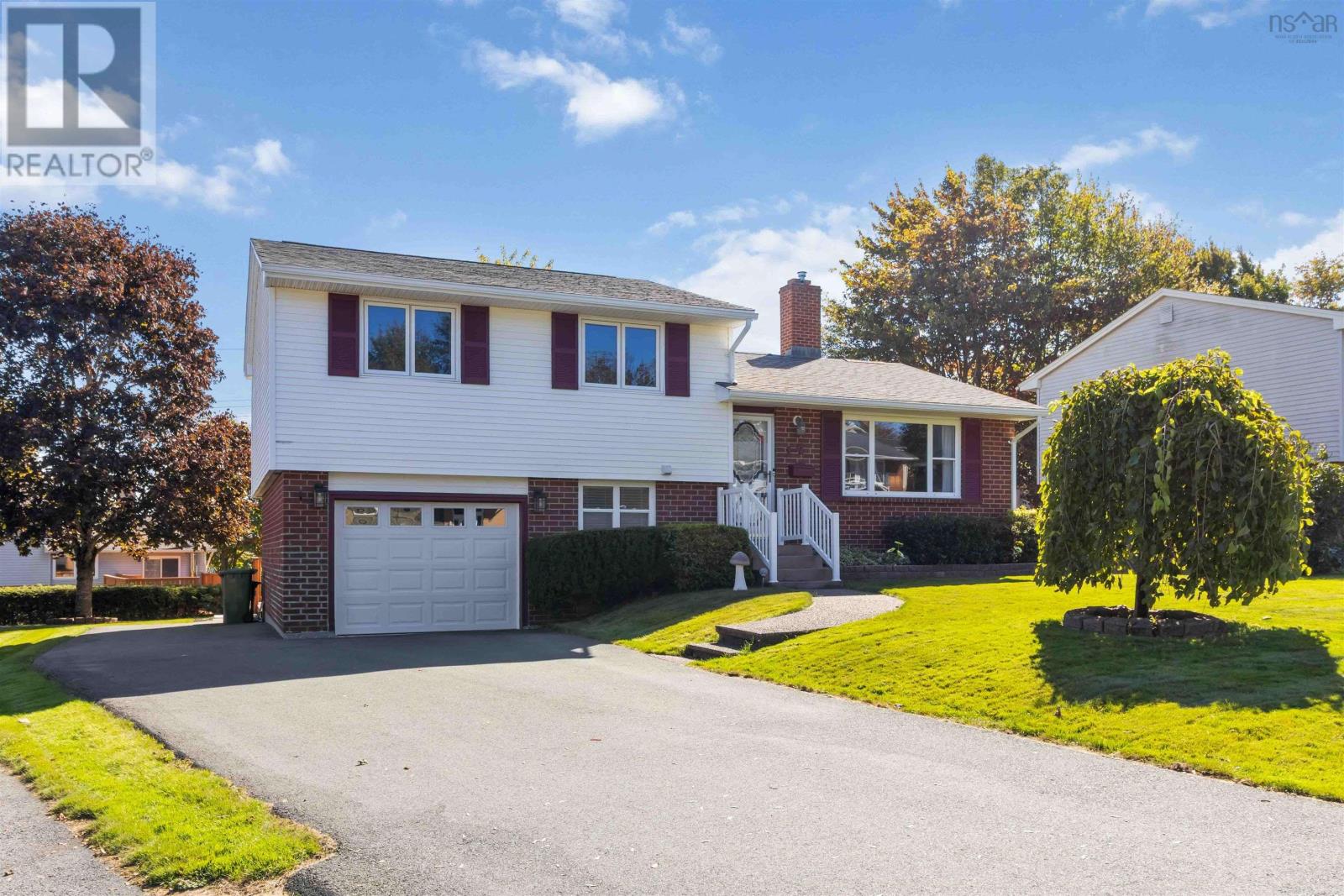 14 Agincourt Cres, Dartmouth, NS B2V 1J1