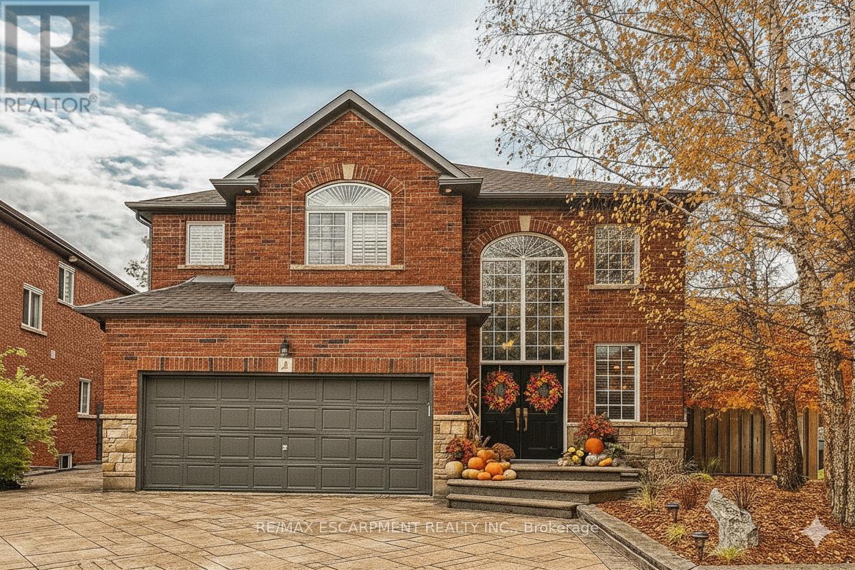 4 Moonstone Ct, Hamilton, ON L9B 2X9