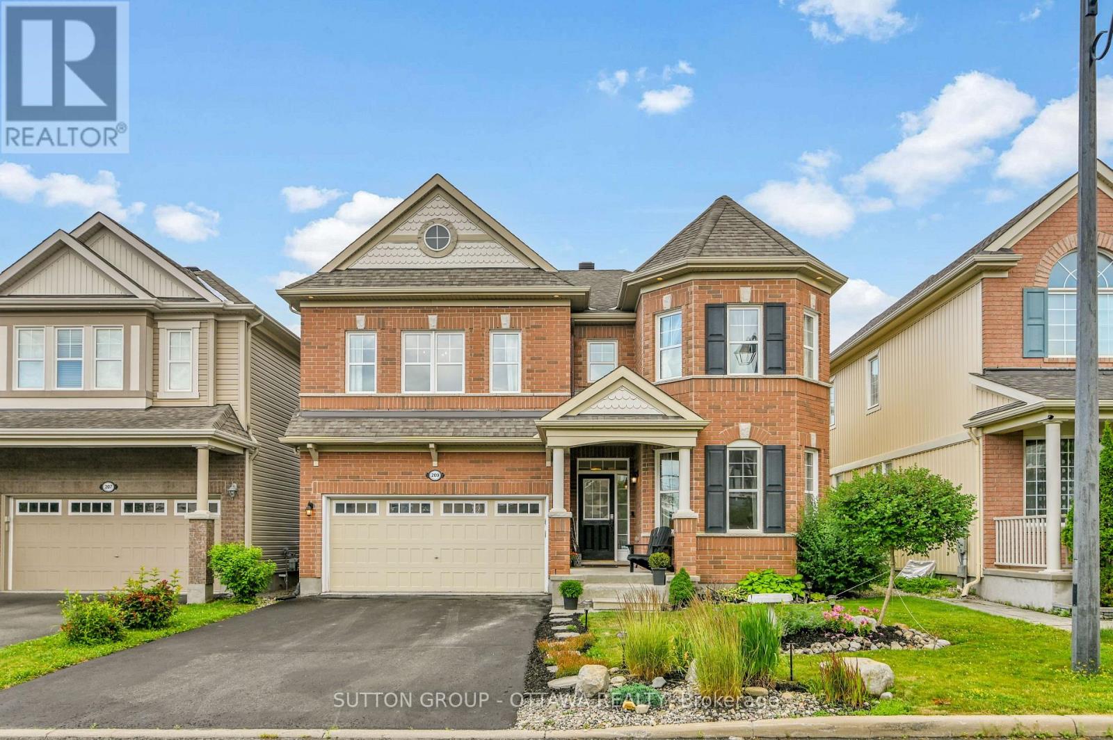 209 Dutchmans Way, Ottawa, ON K2C 3H2