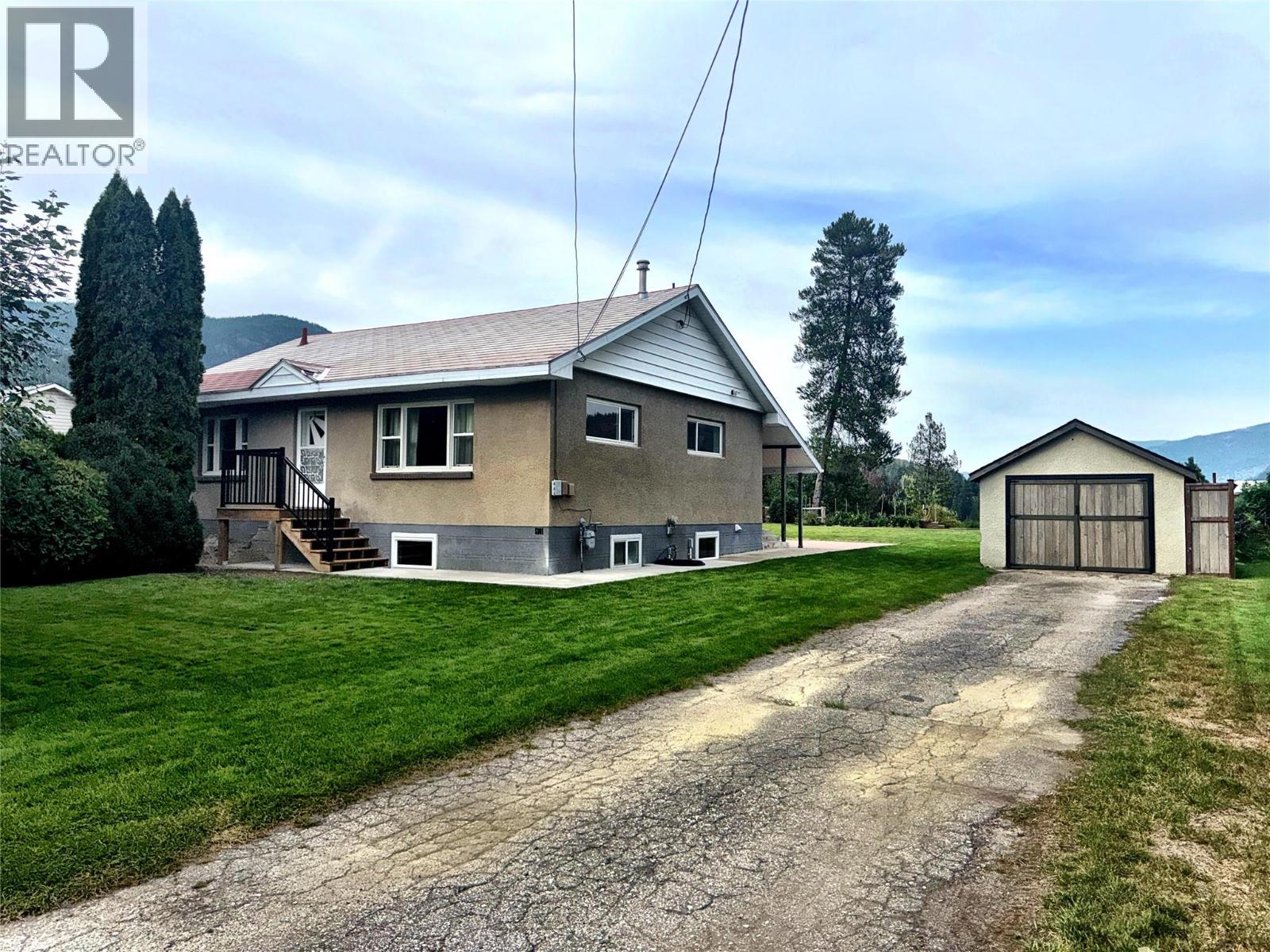 1301 6 St, Genelle, BC V0G 1G0