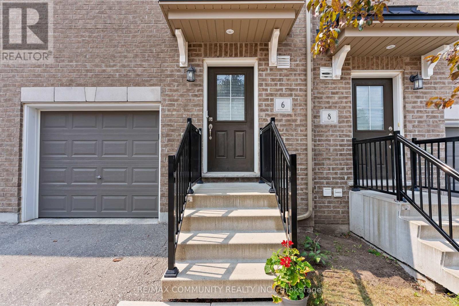 6 Ken Bromley Ln, Clarington, ON L1C 0S4
