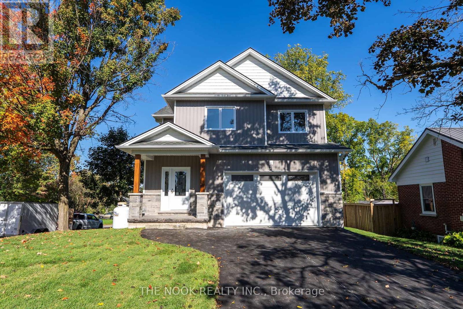 50 Russell St E, Kawartha Lakes Lindsay, ON K9V 2A6