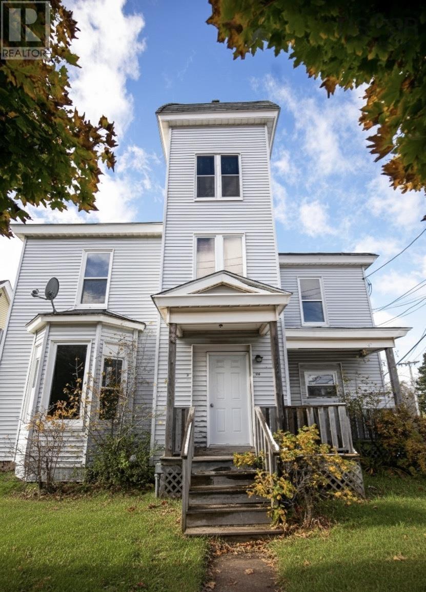 9 W Victoria St, Amherst, NS B4H 1B7
