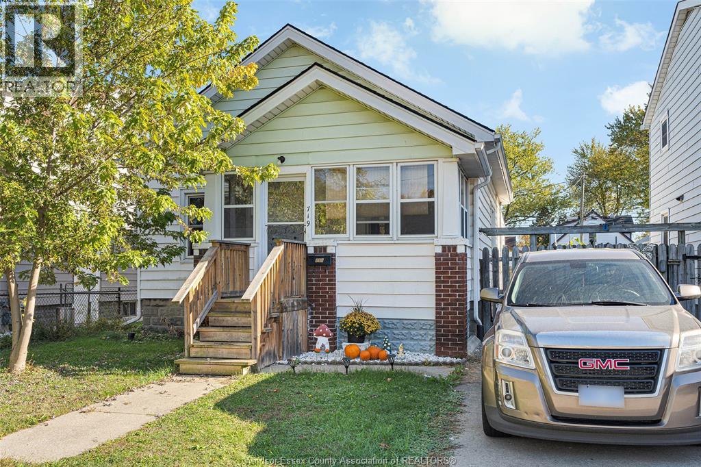 719 Eugenie, Windsor, ON N8X 2Y6