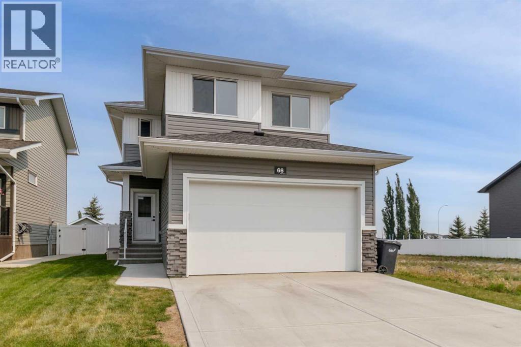 66 Henderson Cres, Penhold, AB T0M 1R0