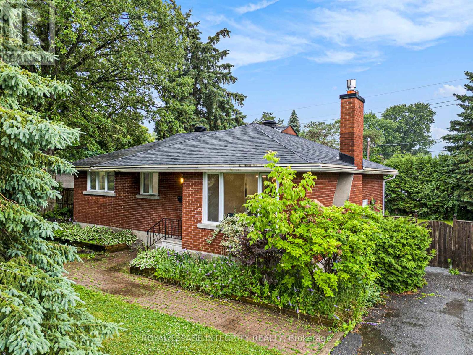 20 Newhaven St, Ottawa, ON K2G 0X5