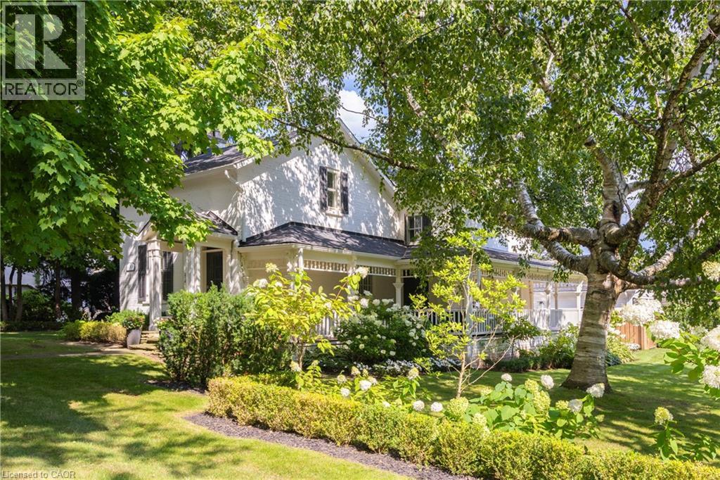 212 King St, Oakville, ON L6J 1B5