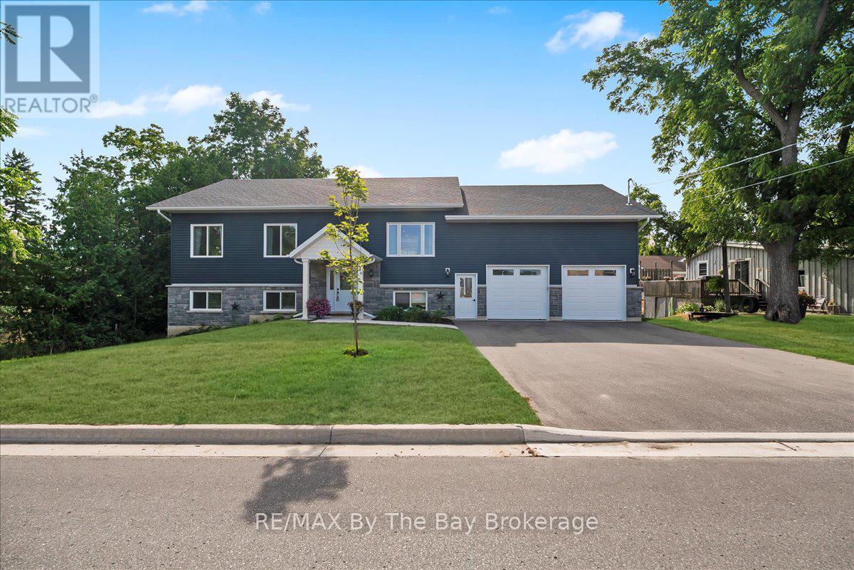 146 Mary St, Clearview, ON L0M 1G0