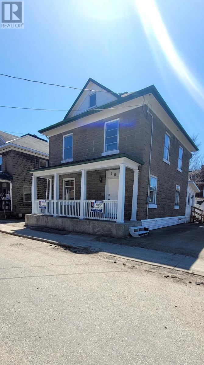10 Ogden Ave, Smiths Falls, ON K7A 2L6