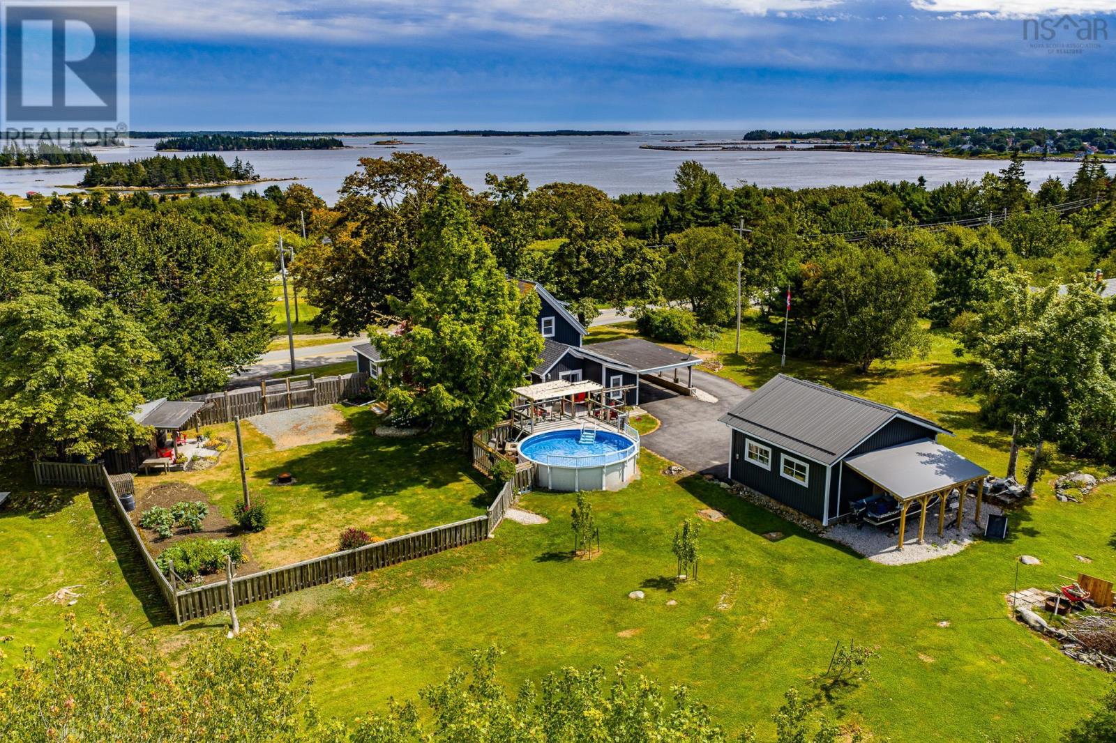 327 Brighton Rd, Lockeport, NS B0T 1L0