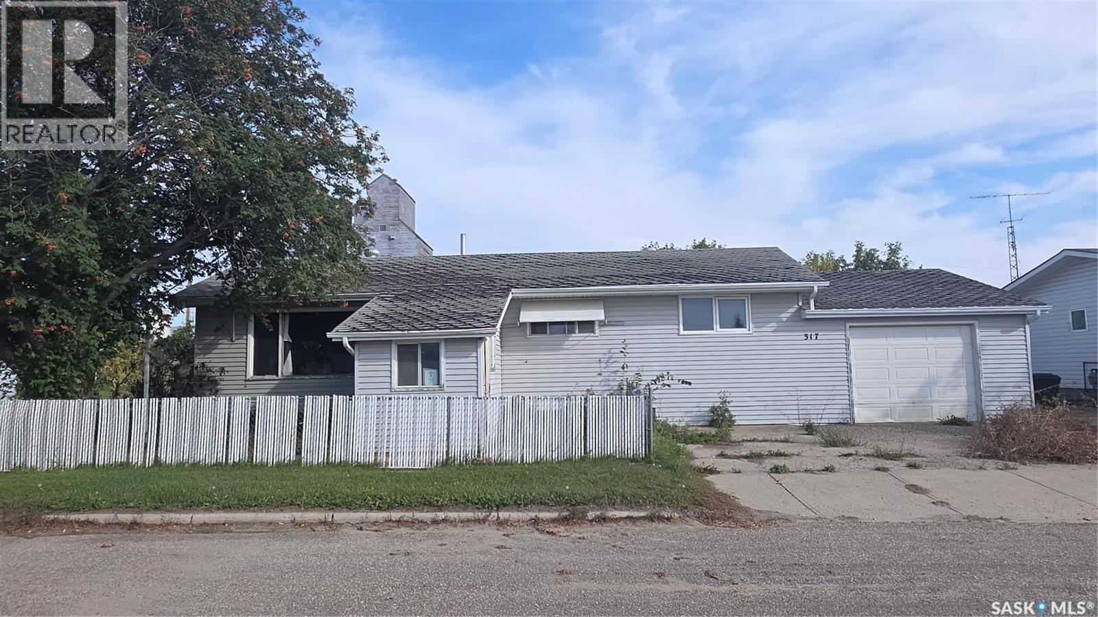 317 Front St, Duck Lake, SK S0K 0G8