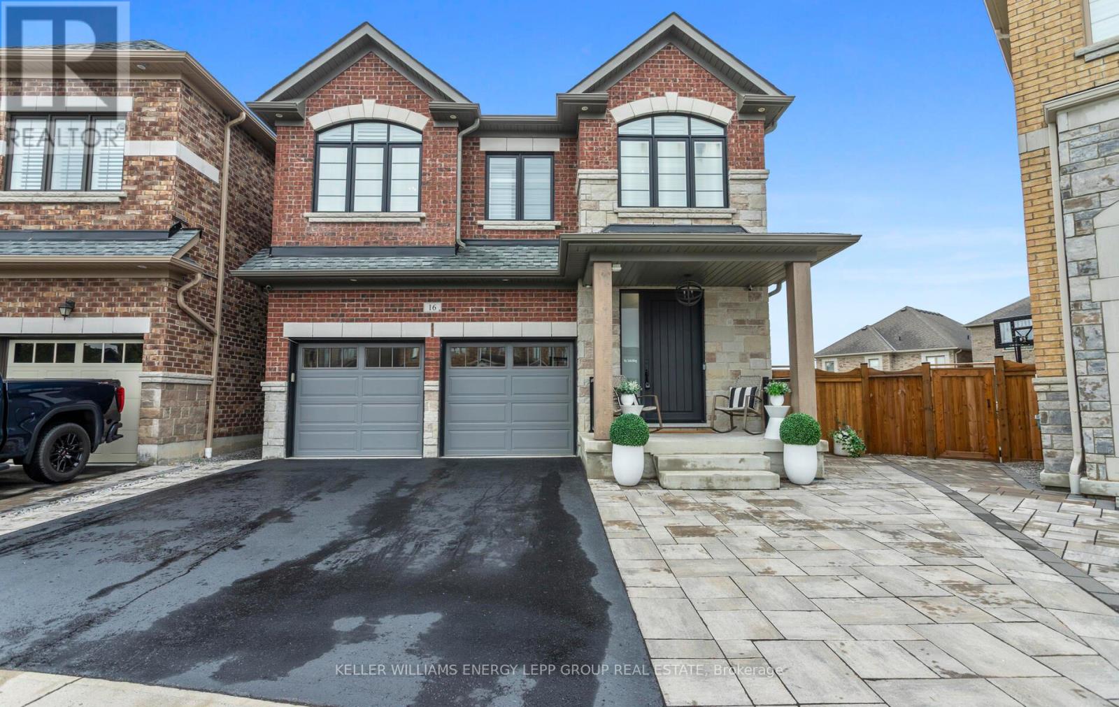 16 Dumaine St, Whitby, ON L1P 0G8