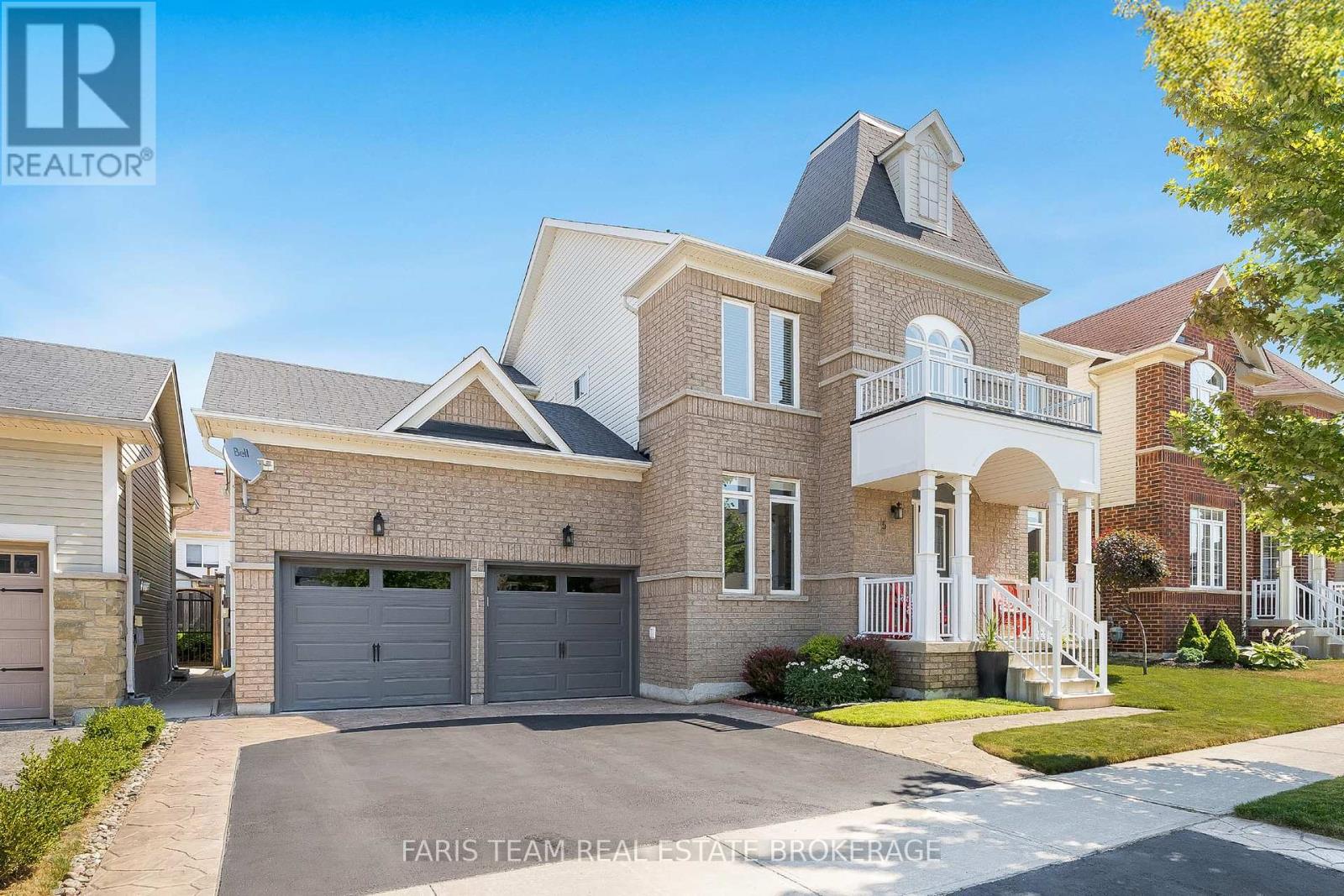5 Magna Carta Rd, Barrie, ON L4M 7H9