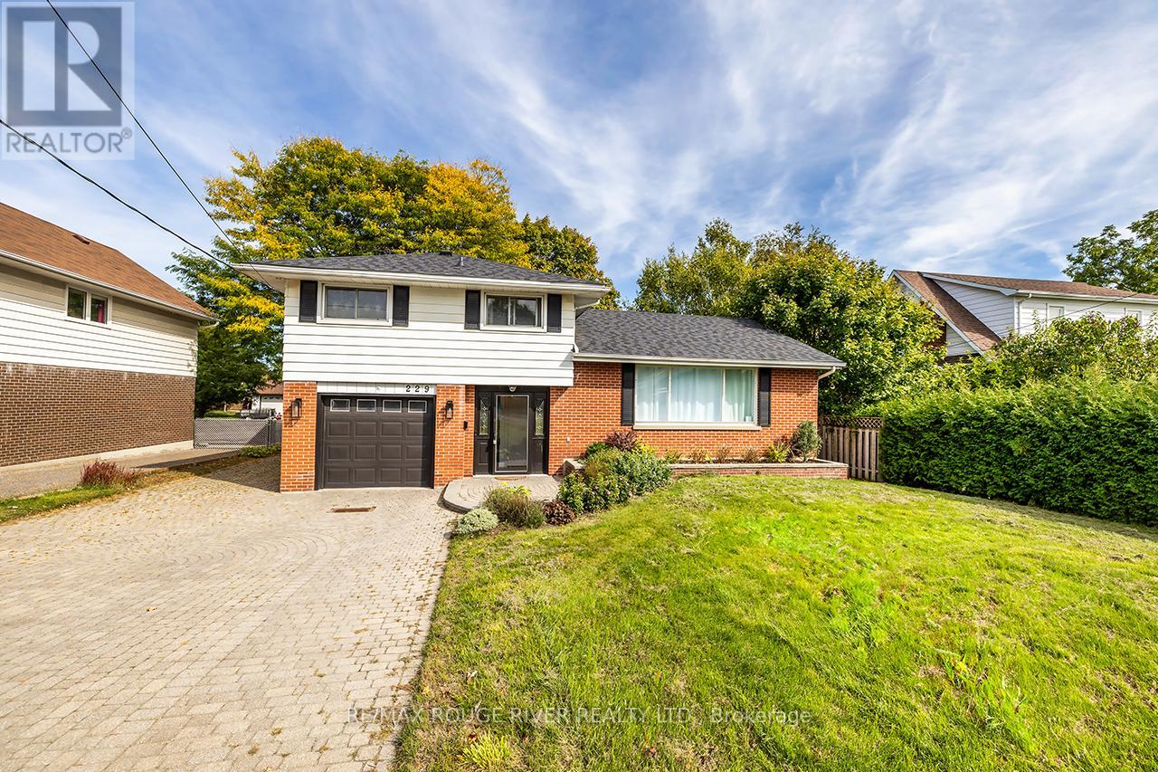 229 Liberty St N, Clarington, ON L1C 2M6