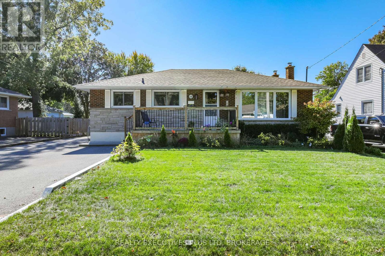 6528 Stamford Green Dr, Niagara Falls, ON L2J 1T8
