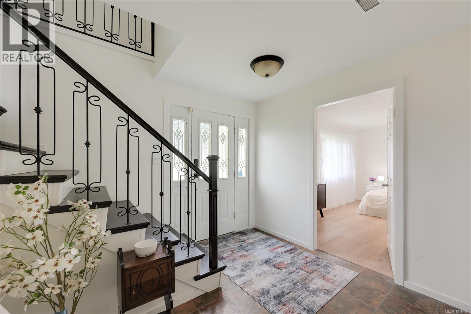 2874 Pickford Rd, Victoria, BC V9B 4N2