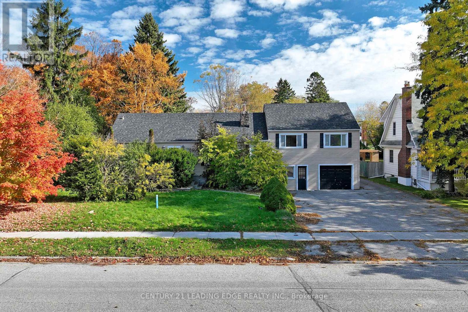 1717 Brock St S, Whitby, ON L1N 4M7