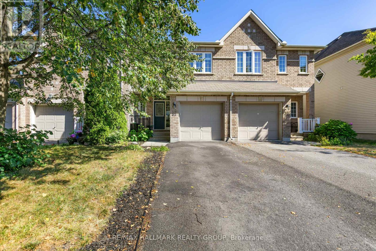 31 Saddlesmith Cir, Ottawa, ON K2M 2Y8