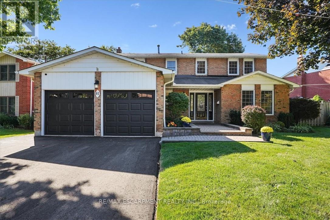 41 Steen Dr, Mississauga, ON L5N 2V3