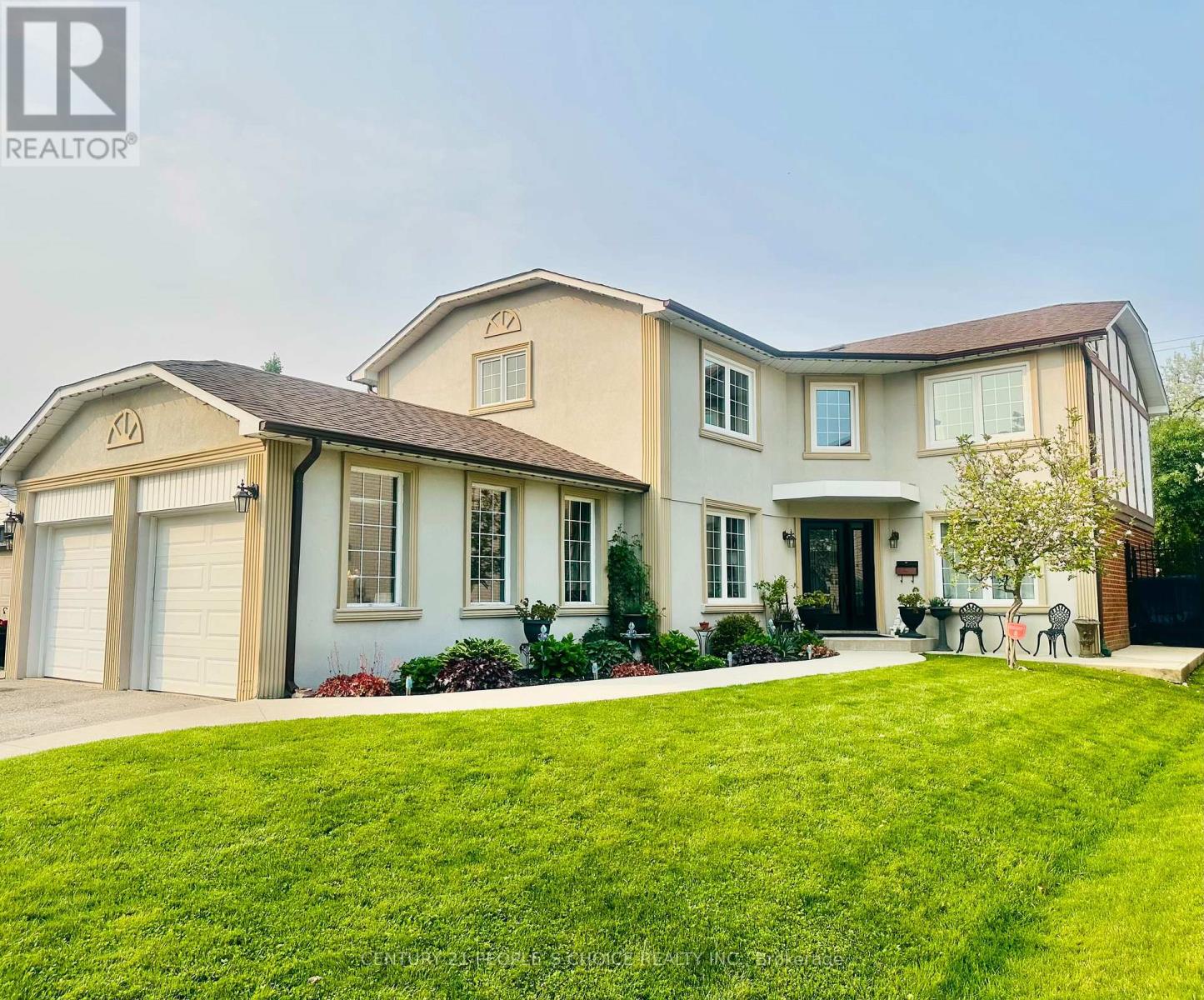 32 Madrid Cres, Brampton, ON L6S 2X4