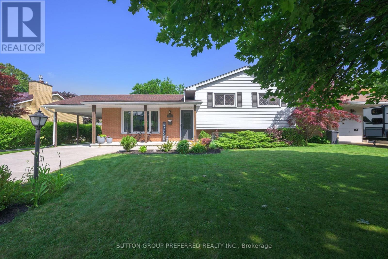 691 Widmore Dr, London, ON N6J 3A8