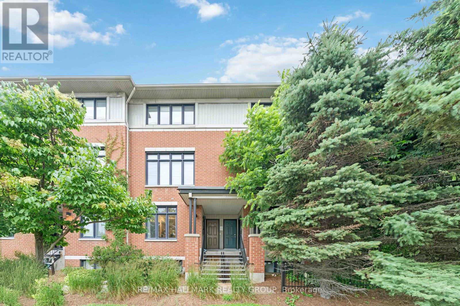 32 799 Montreal Rd, Ottawa, ON K1K 0S9