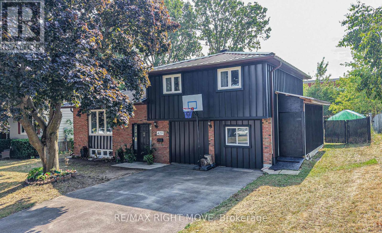 425 Raymond Ave, Orillia, ON L3V 6V2