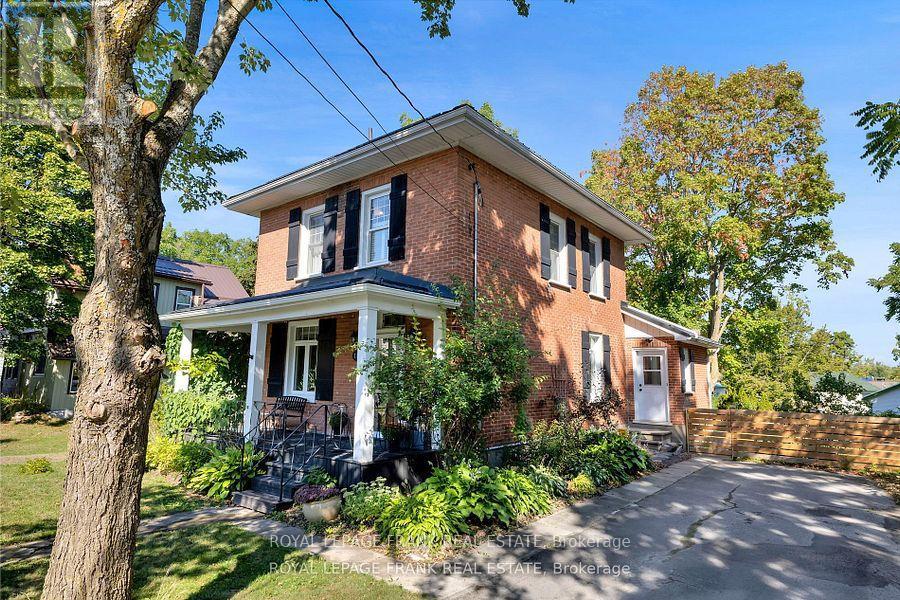 18 Nassau St, Selwyn, ON K0L 2H0