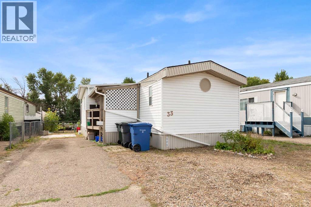 33 De Havilland Blvd SW, Medicine Hat, AB T1A 7Y6