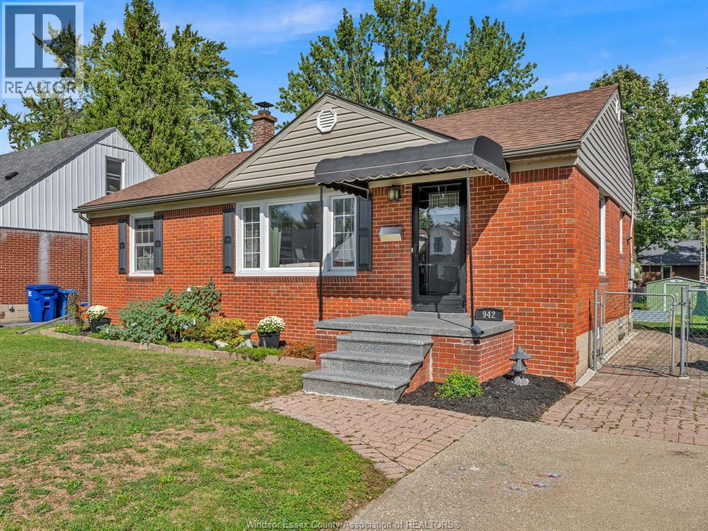942 Isabelle, Windsor, ON N8S 3B2