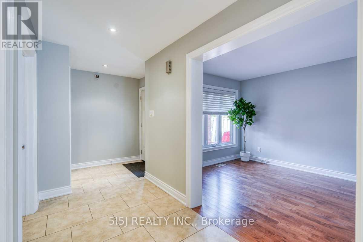 4679 Owl Cir, Mississauga Hurontario, ON L4Z 2W8