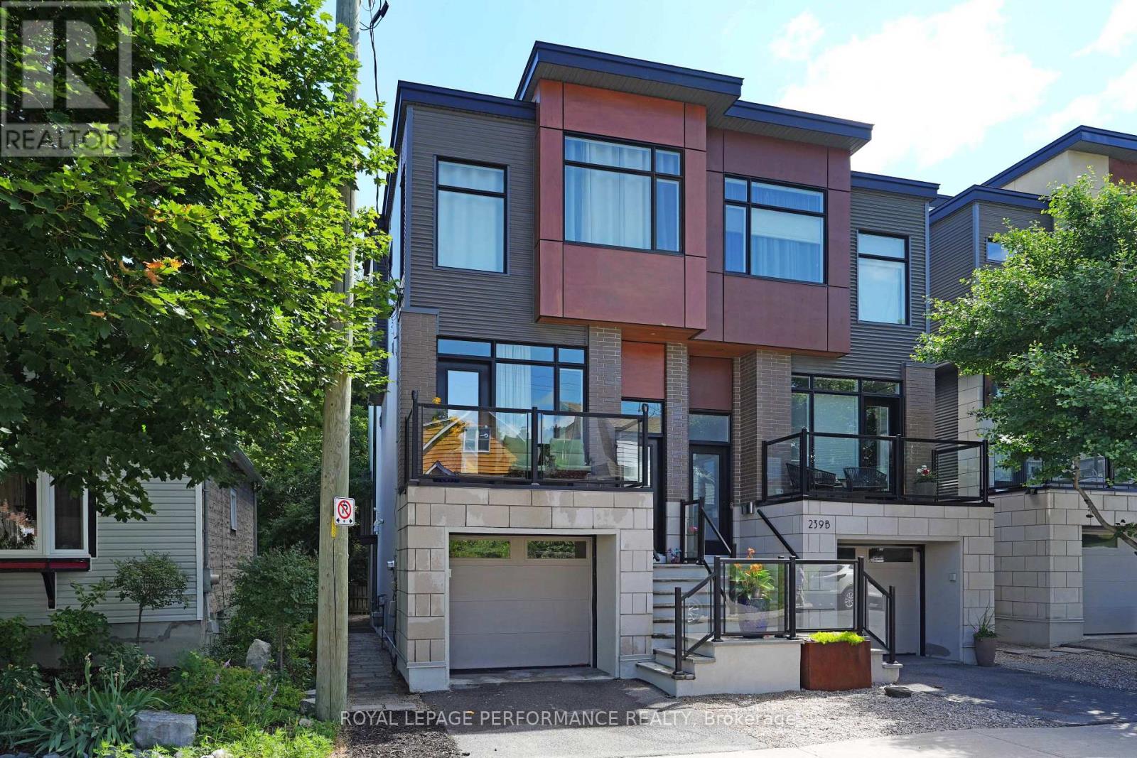 239 Fairmont Avenue #a, Ottawa, ON K1Y 1X8