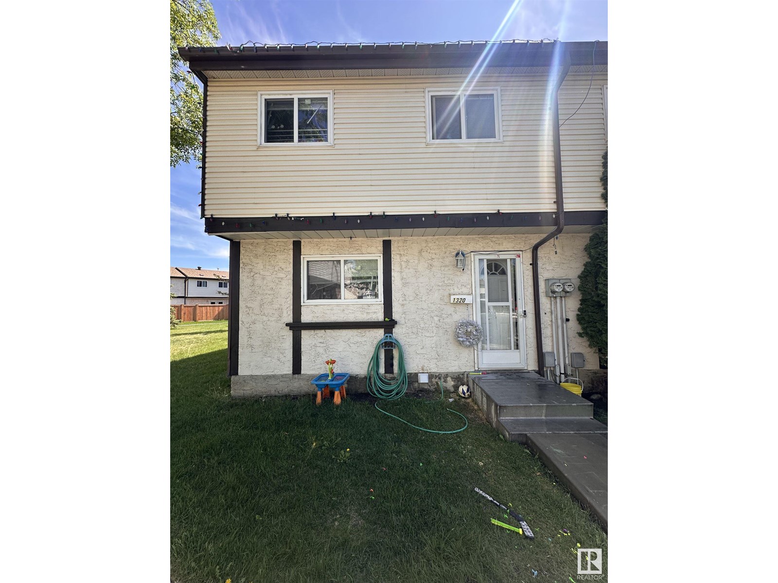 1320 Lakewood W NW, Edmonton, AB T6K 3P2