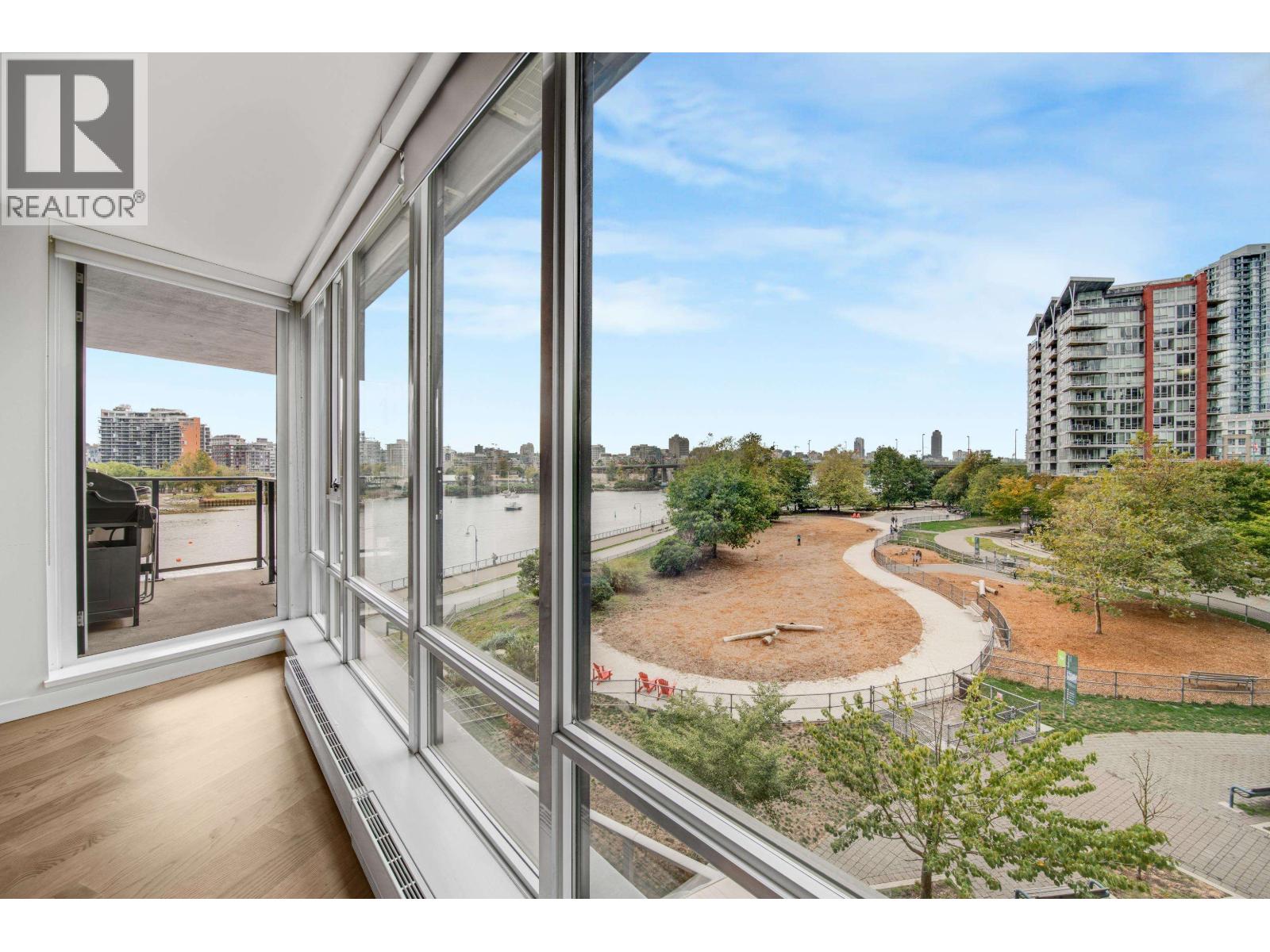 8 Smithe Mews Unit 503, Vancouver, BC V6B 0A5