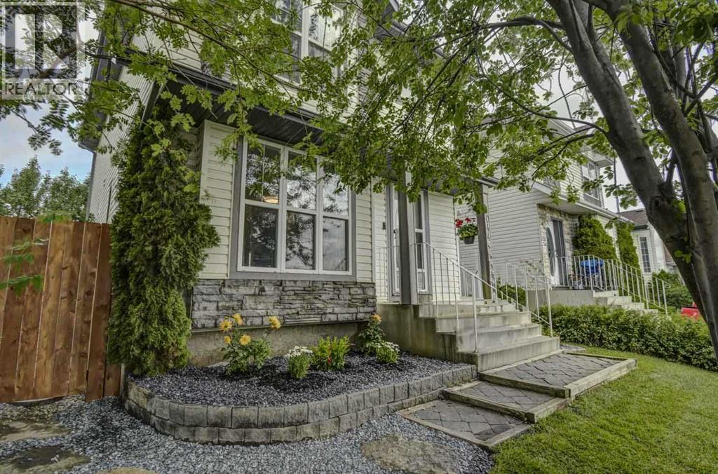 1044 Country Hills Cir NW, Calgary, AB T3K 4X1
