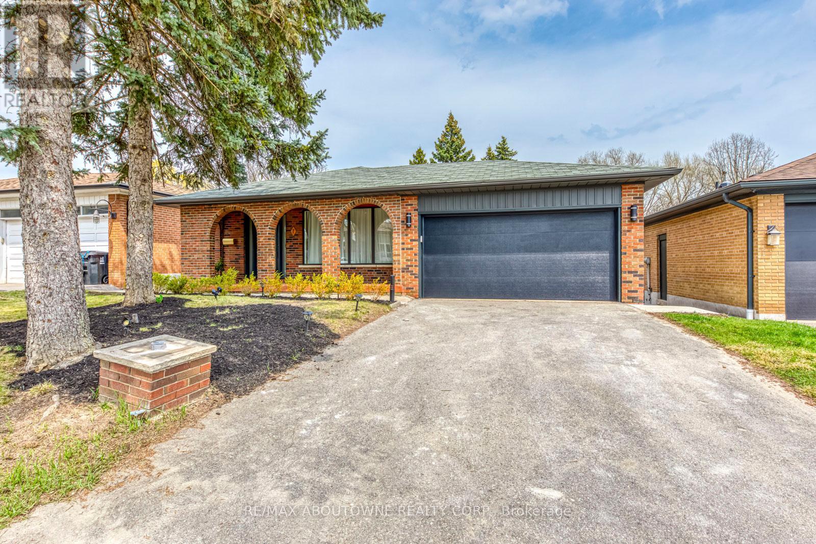 7 Ivybridge Dr, Toronto Eringate-centennial-west Deane, ON M9C 3R2