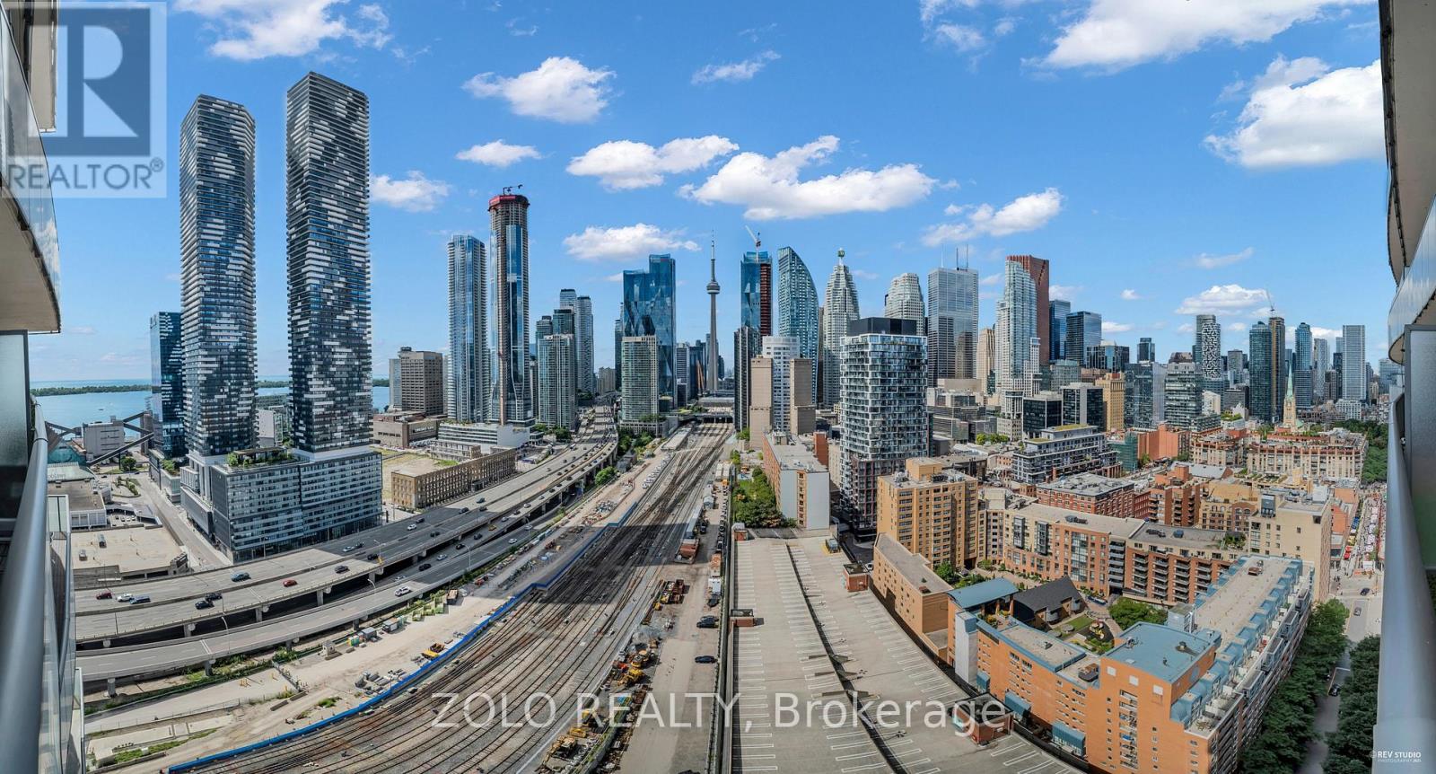 2412 1 Market St, Toronto, ON M5E 0A2