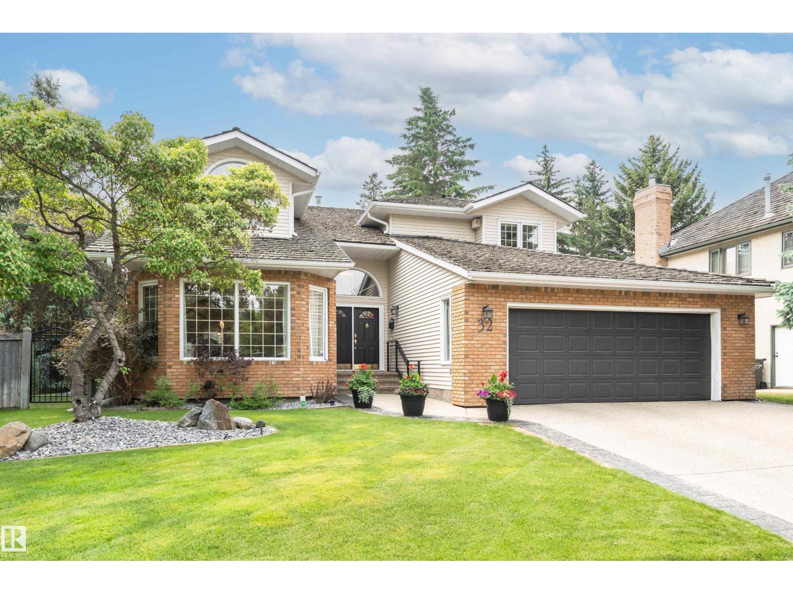 32 W Point Wd NW, Edmonton, AB T5T 5N5