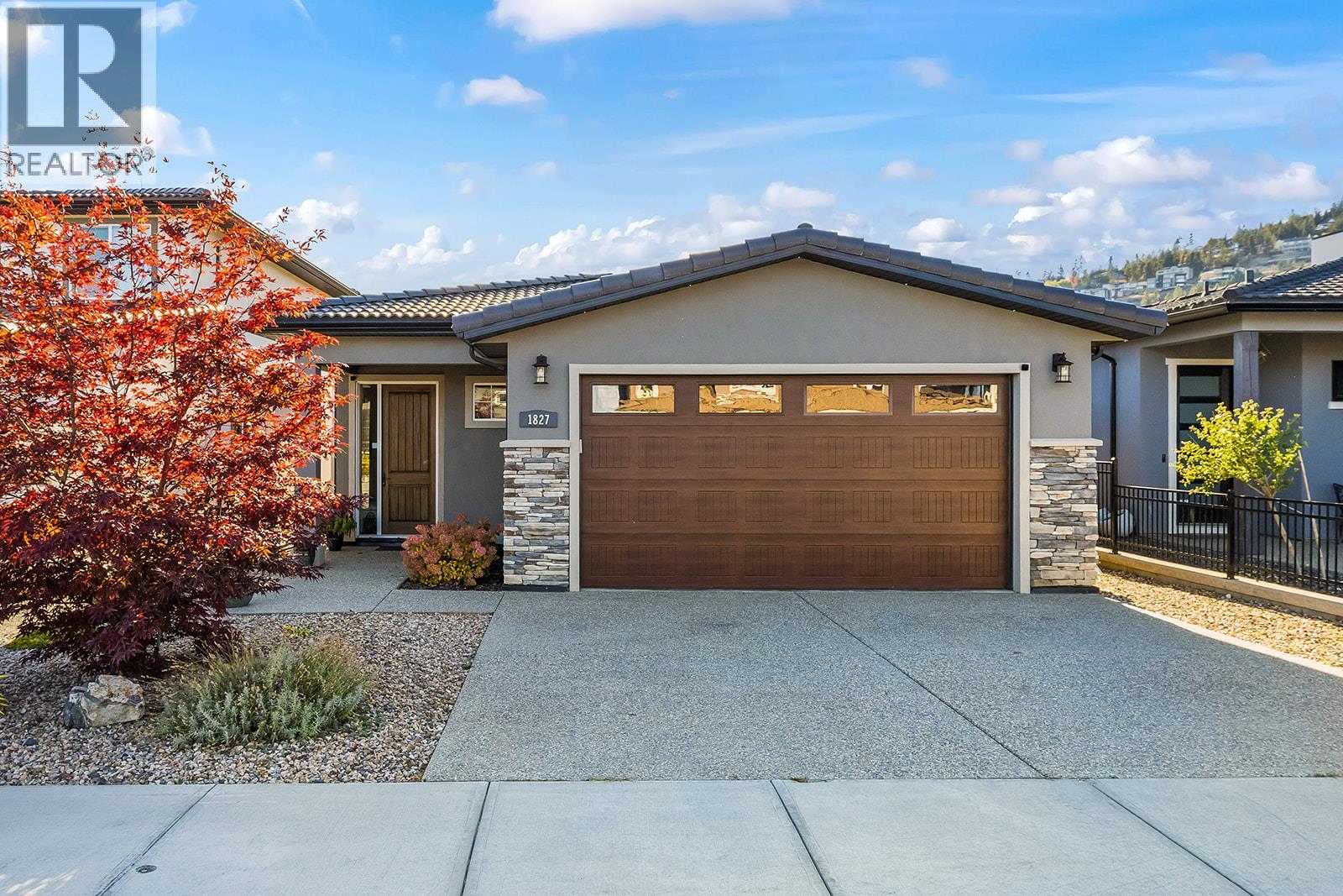 1827 Viewpoint Dr, West Kelowna, BC V1Z 4E1