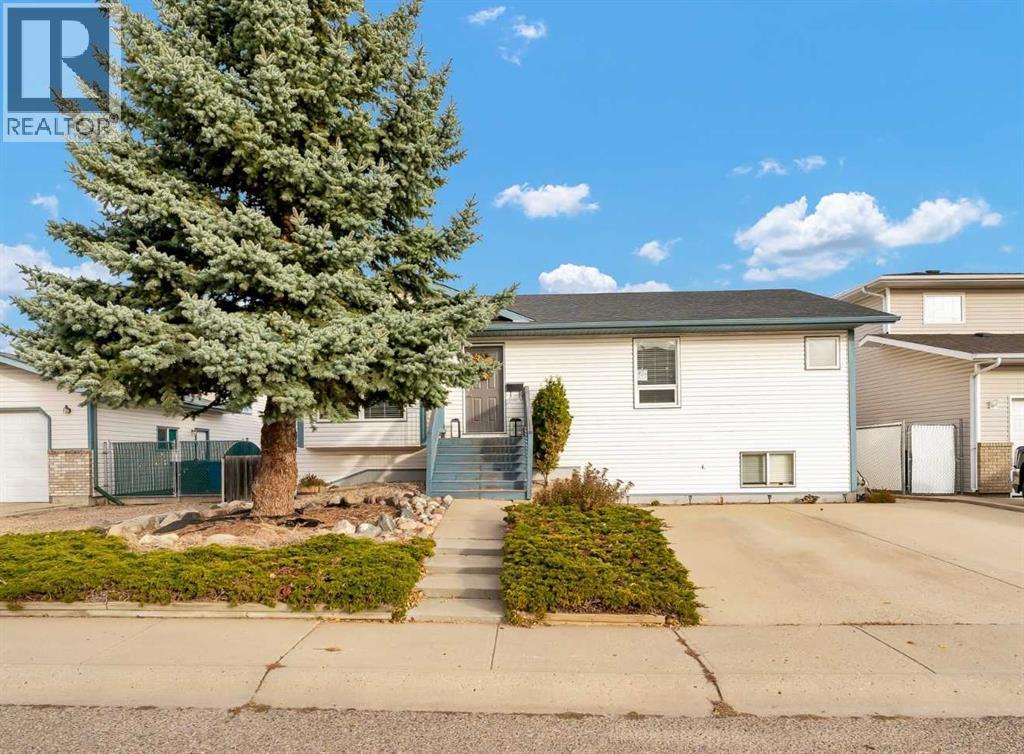 135 Sage Close SE, Medicine Hat, AB T1B 4H4