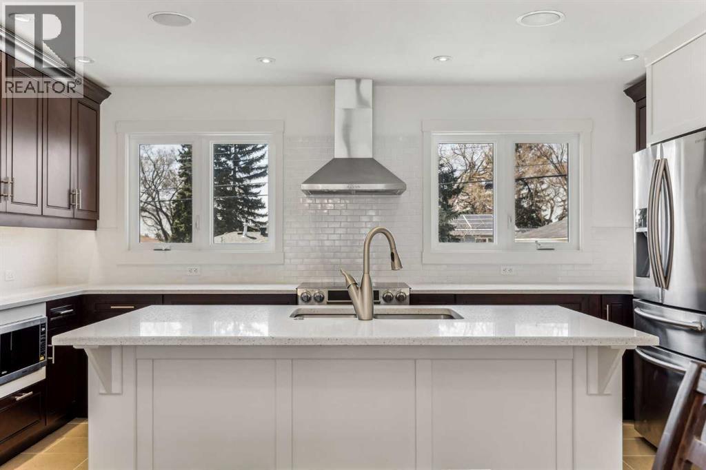139 Cornwallis Dr NW, Calgary, AB T2K 1V3