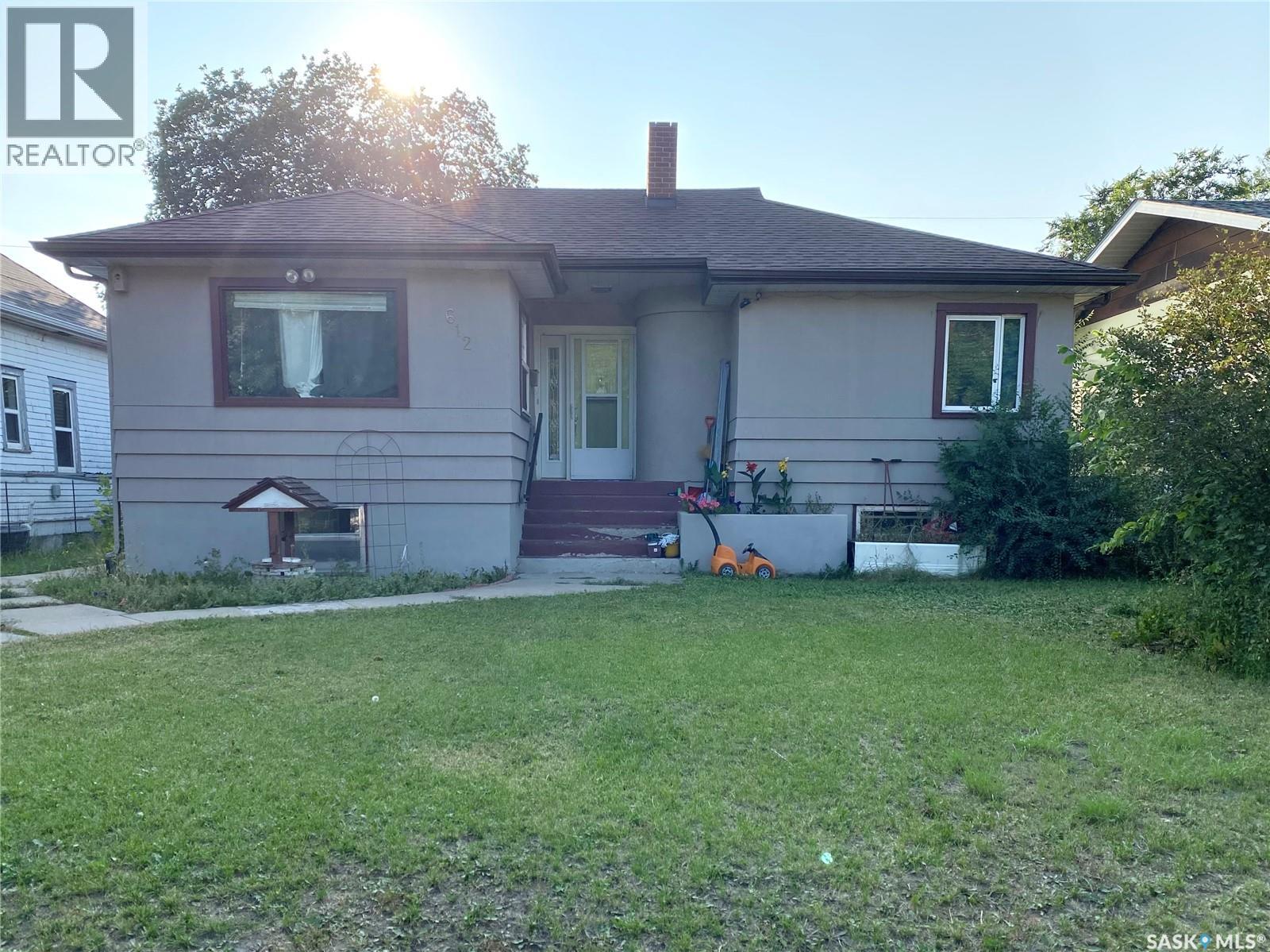 612 2 Avenue Northwest, Swift Current, SK S9H 0R3