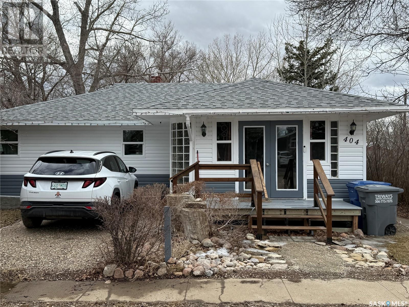 404 3rd Street North, Val Marie, SK S0N 2T0