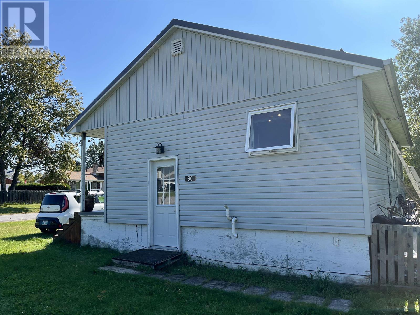 90 Aspen St, Ear Falls, ON P0V 1T0